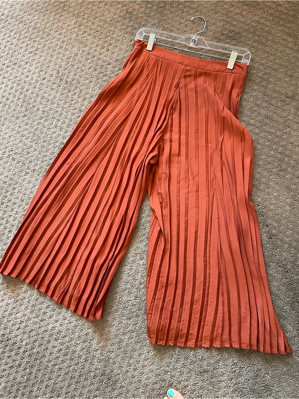 Pleated Wide-Leg Crop Pants - Rust